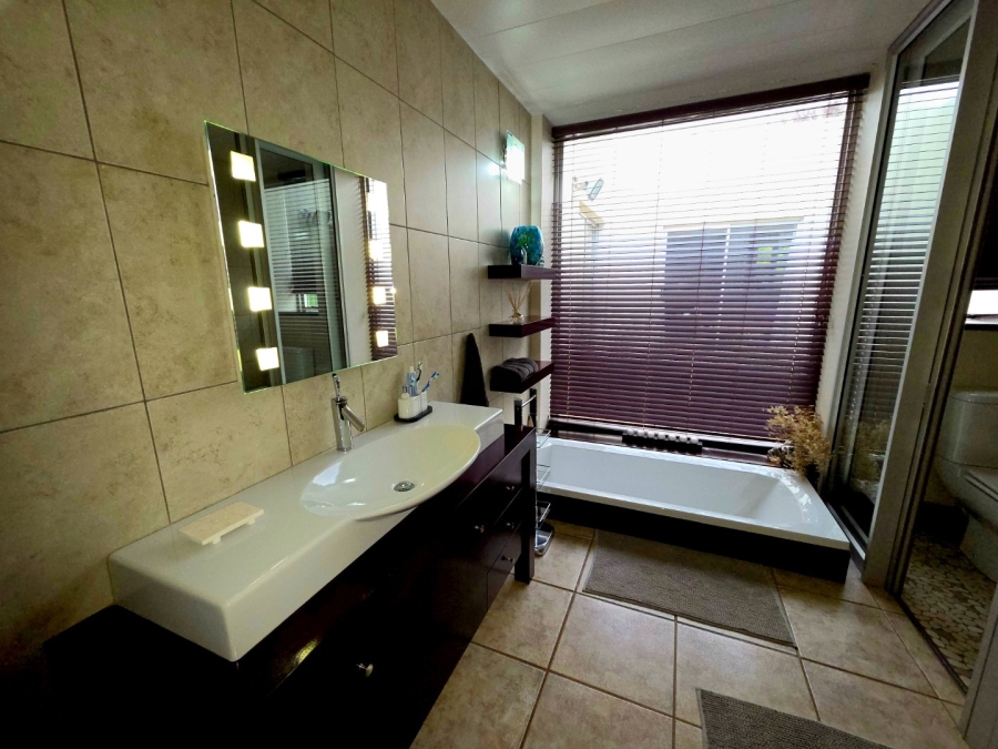 4 Bedroom Property for Sale in Heuwelsig Free State